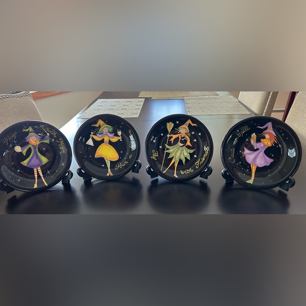 Halloween plates with plate stands. Set of 4